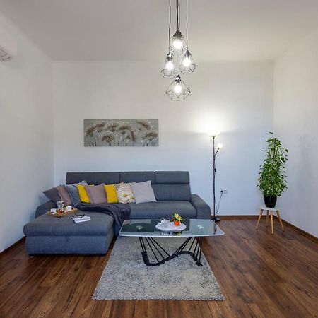 Apartman Lema Pula Exterior photo